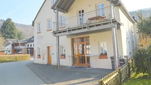 Exterior - Fine Spacious and Modern Apartment in the Heart of the Magnificent Hunsruck Scenery (Gräfendhron)