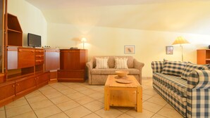 Living room - Fine Spacious and Modern Apartment in the Heart of the Magnificent Hunsruck Scenery (Gräfendhron)