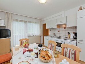 Leilighet | Eget kjøkken | Høy barnestol