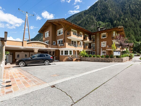Exterior - Simplistic Apartment in Mayrhofen With Sauna (Mayrhofen)