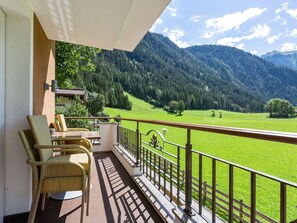 Balcony - Simplistic Apartment in Mayrhofen With Sauna (Mayrhofen)