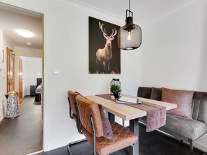 Dining - Simplistic Apartment in Mayrhofen With Sauna (Mayrhofen)