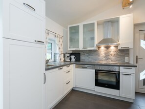Chalet | Eigene Küche | Kühlschrank, Ofen, Geschirrspüler