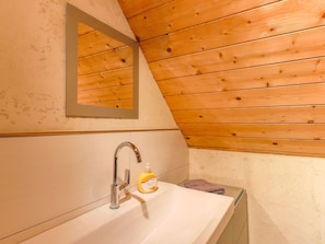 Ferienhaus | Badezimmer | Dusche, Handtücher