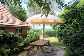 House | Balcony - Holiday Home in With Cycling Area (Den Ham)