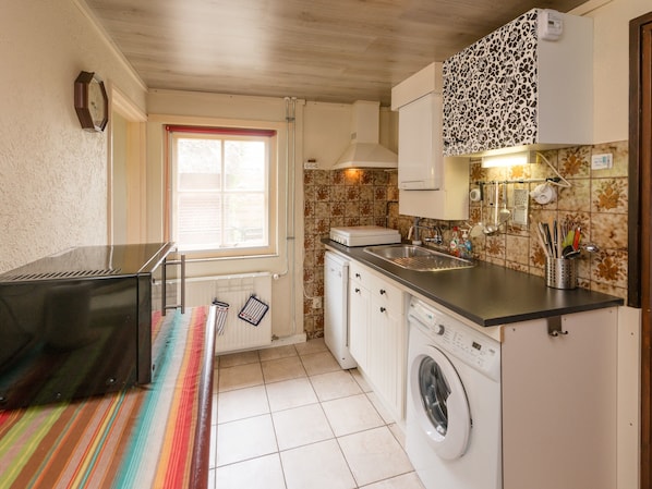 House | Private kitchen - Holiday Home in With Cycling Area (Den Ham)