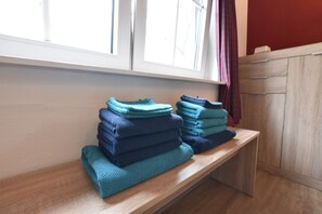 House | Interior detail - Holiday Home in With Cycling Area (Den Ham)