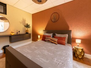 Apartment | 3 bedrooms, individually furnished, bed sheets - Luxury Apartment in Schin op Geul with Hot Tub & Sauna (Walem)