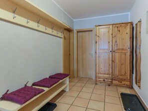 3 bedrooms, bed sheets - Urban Apartment in Itter near Edelweiss Communal Pool & Ski Lift (Itter)