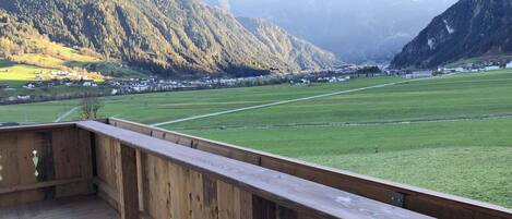 House | Pemandangan dari hartanah