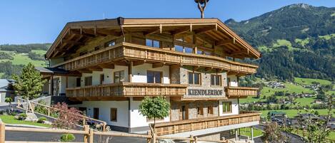 House | Bahagian luar