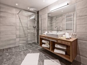 House | Bathroom - Farmhouse in Schwendau With Balcony (Schwendau)