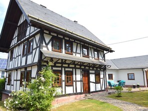 Exterior - Beautiful, Authentic Half-timbered House; Modern Amenities, Garden and Terrace (Beltheim)