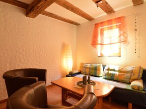 MP3 dock - Beautiful, Authentic Half-timbered House; Modern Amenities, Garden and Terrace (Beltheim)