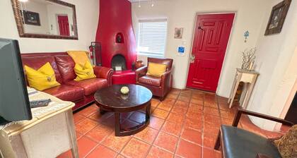 Casas de Guadalupe, Casita I, ubicada frente a la plaza