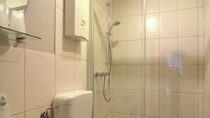 Douche, serviettes fournies