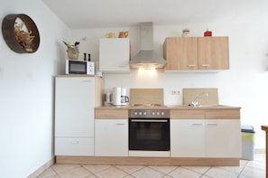 House | Private kitchen - Holiday Home in Morscheid-riedenburg With Balcony (Morbach)