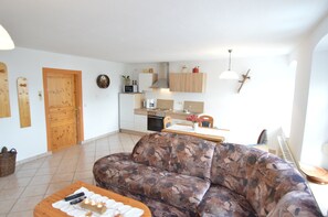 House | Living room - Holiday Home in Morscheid-riedenburg With Balcony (Morbach)