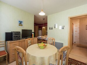 Dining - Lovely Holiday Accommodation in Rennsteig With Covered Terrace and Garden (Wutha-Farnroda)