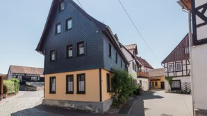Exterior - Lovely Holiday Accommodation in Rennsteig With Covered Terrace and Garden (Wutha-Farnroda)