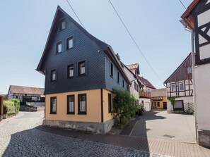 Exterior - Lovely Holiday Accommodation in Rennsteig With Covered Terrace and Garden (Wutha-Farnroda)