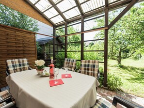 Balcony - Lovely Holiday Accommodation in Rennsteig With Covered Terrace and Garden (Wutha-Farnroda)