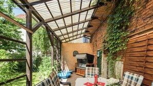 Balcony - Lovely Holiday Accommodation in Rennsteig With Covered Terrace and Garden (Wutha-Farnroda)