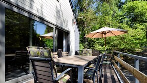 Balcony - Modern Furnished, Comfortable House With Large Sunny Terrace and Beautiful View (Durbuy)