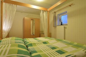 2 bedrooms, individually furnished, bed sheets - Home in Burg Reuland With Sauna, Terrace (Burg-Reuland)