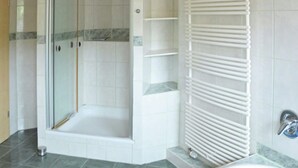 Apartment | Bathroom | Bathtub, towels - Comfortable Holiday Home in Hollstadt (Hollstadt)