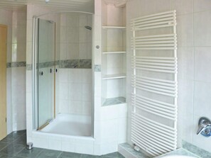 Apartment | Bathroom | Bathtub, towels - Comfortable Holiday Home in Hollstadt (Hollstadt)
