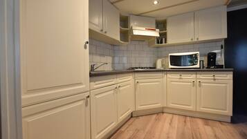 Chalet | Private kitchen | Microwave, high chair