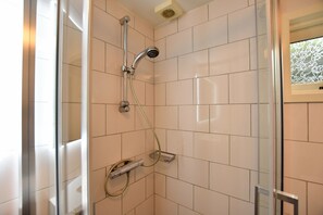 Chalet | Bathroom - Chalet in Veluwe Near Sauna Drome (Putten)