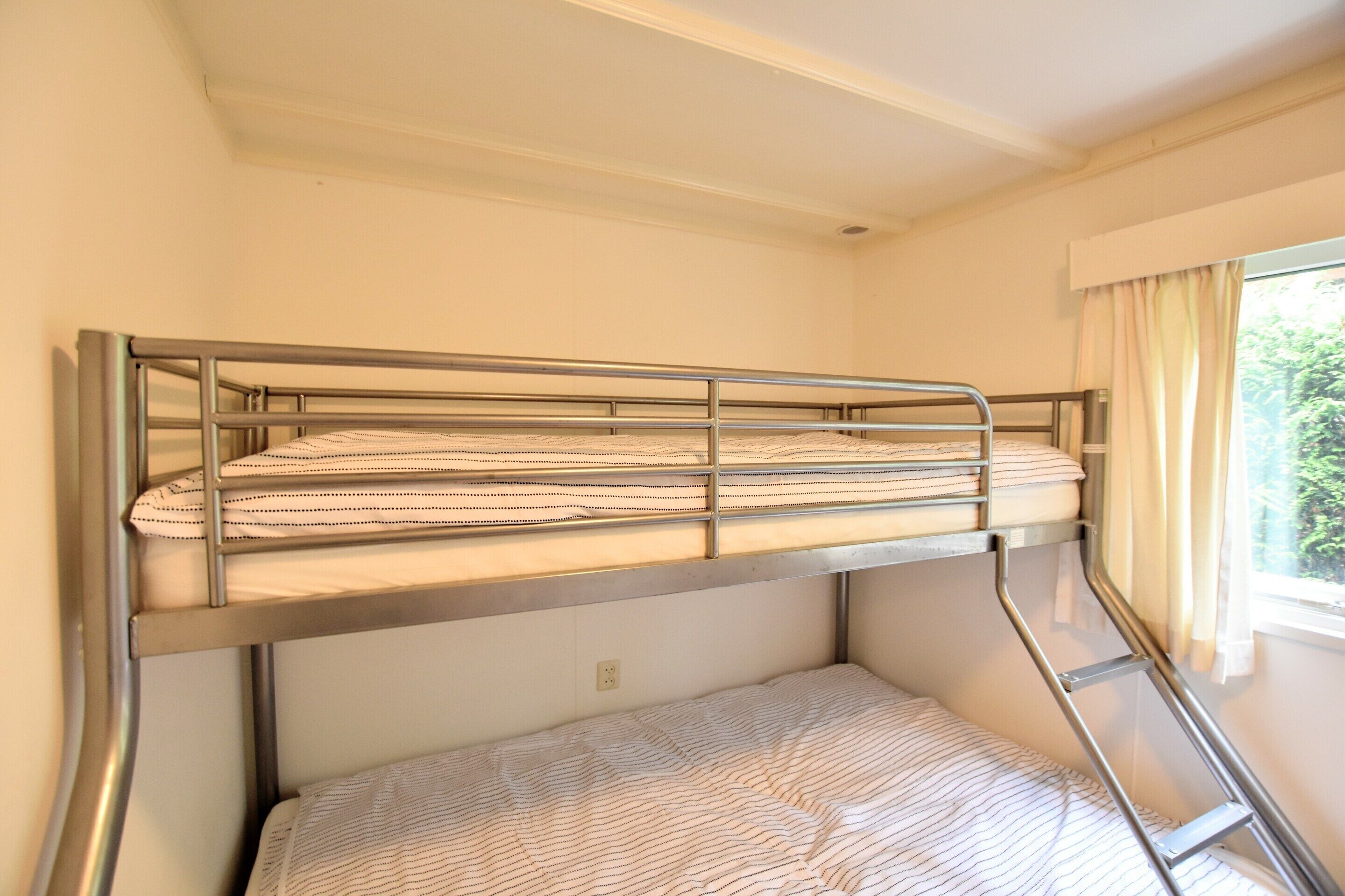 Chalet | 1 kamar tidur dan dilengkapi dengan perabotan berbeda-beda