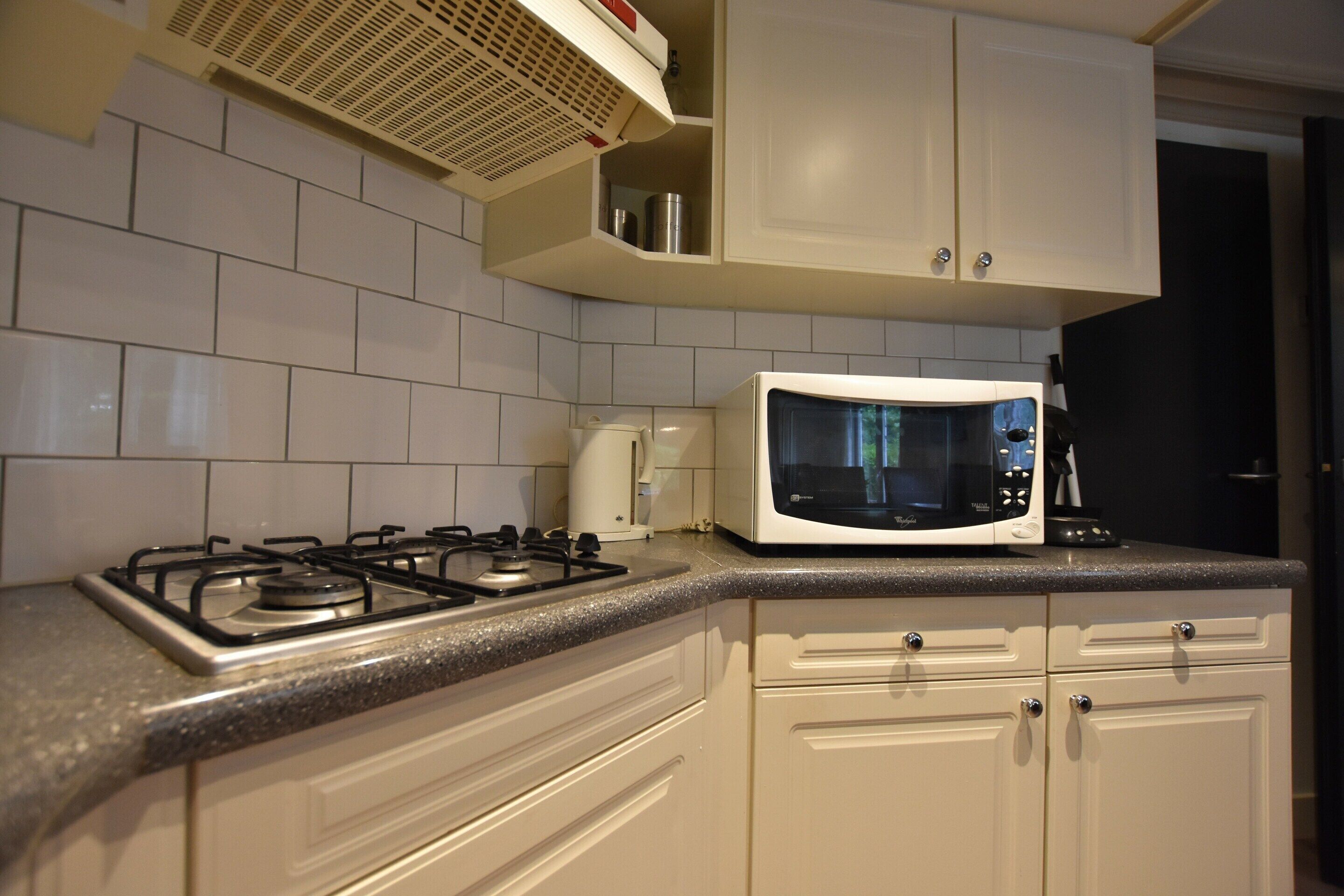 Chalet | Dapur pribadi | Microwave dan kursi makan untuk bayi