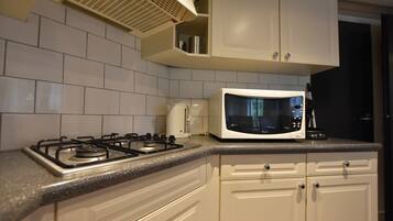 Chalet | Dapur pribadi | Microwave dan kursi makan untuk bayi