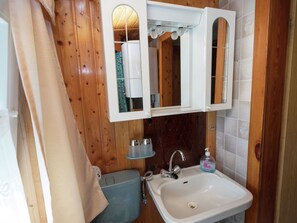 House | Bathroom - Tempting Holiday Home in Gntersberge for Romantic Getaway (Harzgerode)