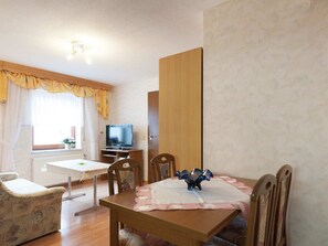 Dining - Beautiful Apartment in Pohla Saxony Near Ski Area (Schwarzenberg/Erzgeb.)