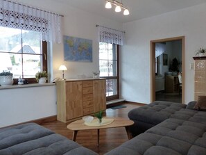 Living room - Cozy Ski Base With Garden (Breitenbrunn/Erzgeb.)