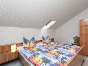 House | 2 bedrooms, individually furnished, bed sheets - Family-friendly Forest Home (Grossbreitenbach)