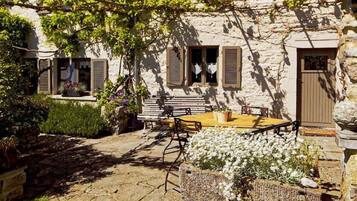 Cottage | Dining