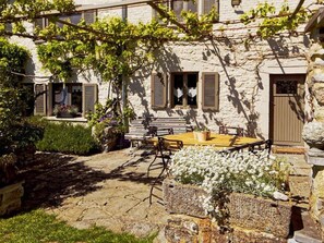 Cottage | Dining