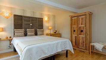 Cottage | 2 bedrooms, individually furnished, bed sheets