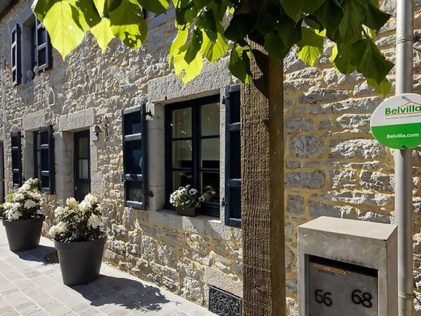 Exterior - Charming Cottage in a Farm With Views (Doische)