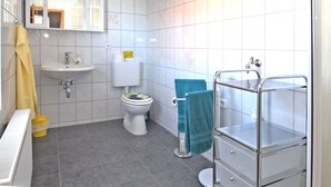 Apartment | Bathroom | Shower, hair dryer, towels - Modernly Furnished Apartment With Garden use in Ilsenburg Harz (Ilsenburg)