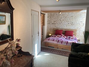 Cottage | 1 bedroom, individually furnished, bed sheets - Saint-jean Rural Cottage for 4 With Pool (Saint-Jean-de-Sauves)