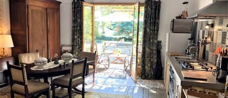 Cottage | Dining