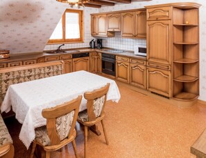 Apartment | Private kitchen | Oven