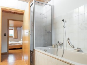 Apartment | Bilik Mandi