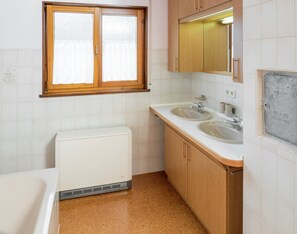 Apartment | Bilik Mandi